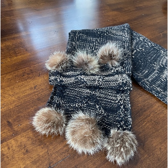 Matching Harricana Hat and Scarf with Fur - Picture 8 of 11